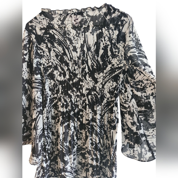 Sunny Leigh - Flare Sleeved Blouse - Size M - Picture 4 of 11